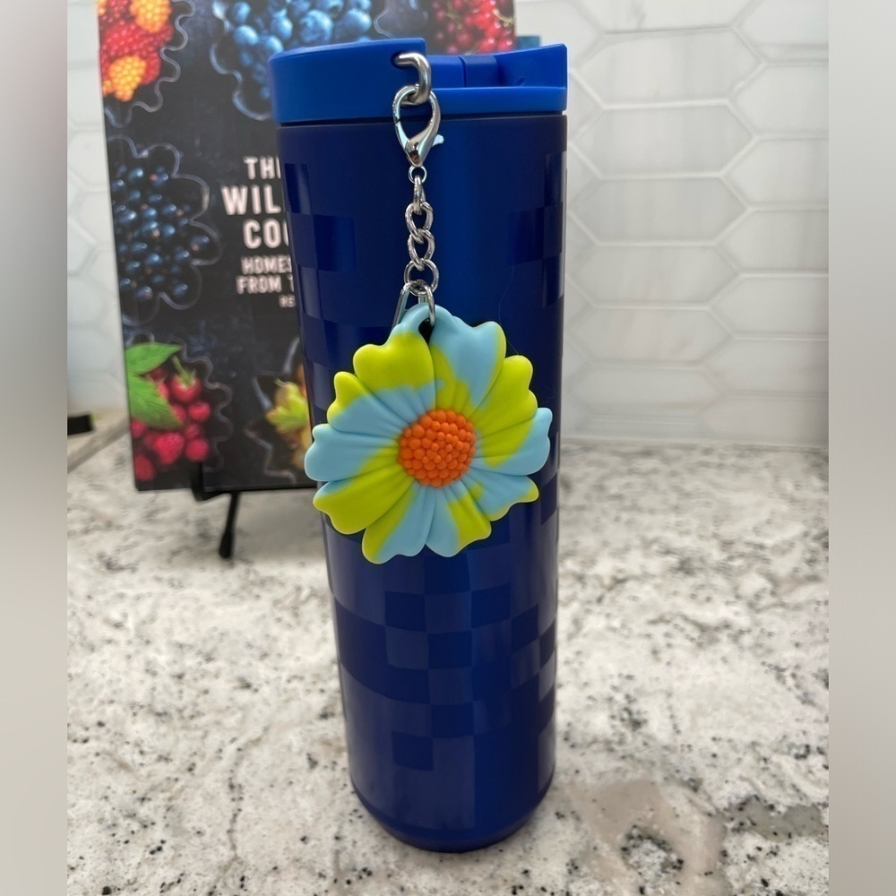 Starbucks 2024 Sapphire Blue Checkered SS Daisy Charm Tumbler. NWT. HFT. Wow! - Picture 3 of 10